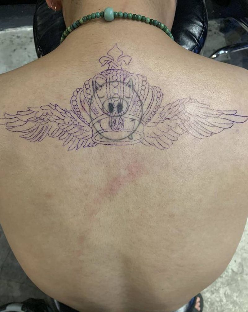皇冠遮盖猪头纹身图片_颈部纹身图案