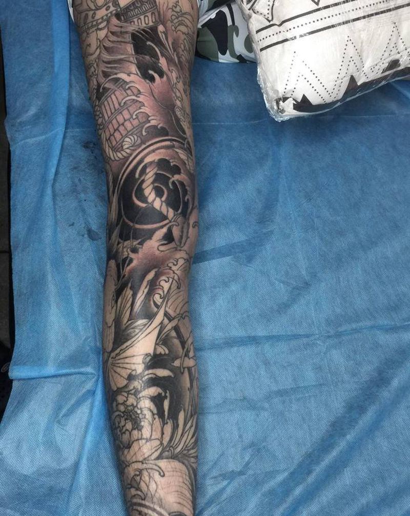 花腿进度纹身图片_腿部新传统纹身图案