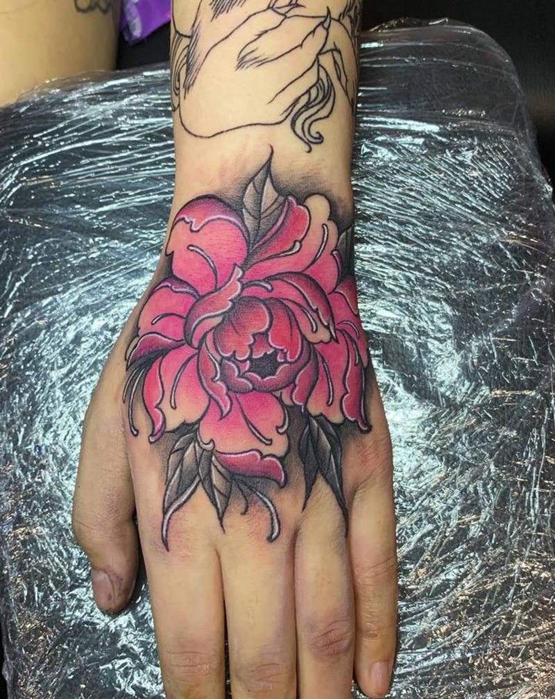 手背牡丹纹身图片_手部纹身图案