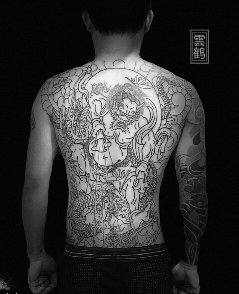 风神伏龙纹身图片_背部老传统龙风神纹身图案