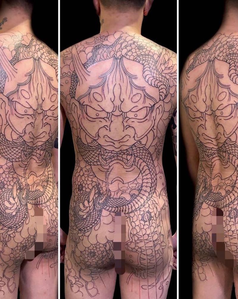 盘若纹身图片_背部臀部老传统纹身图案