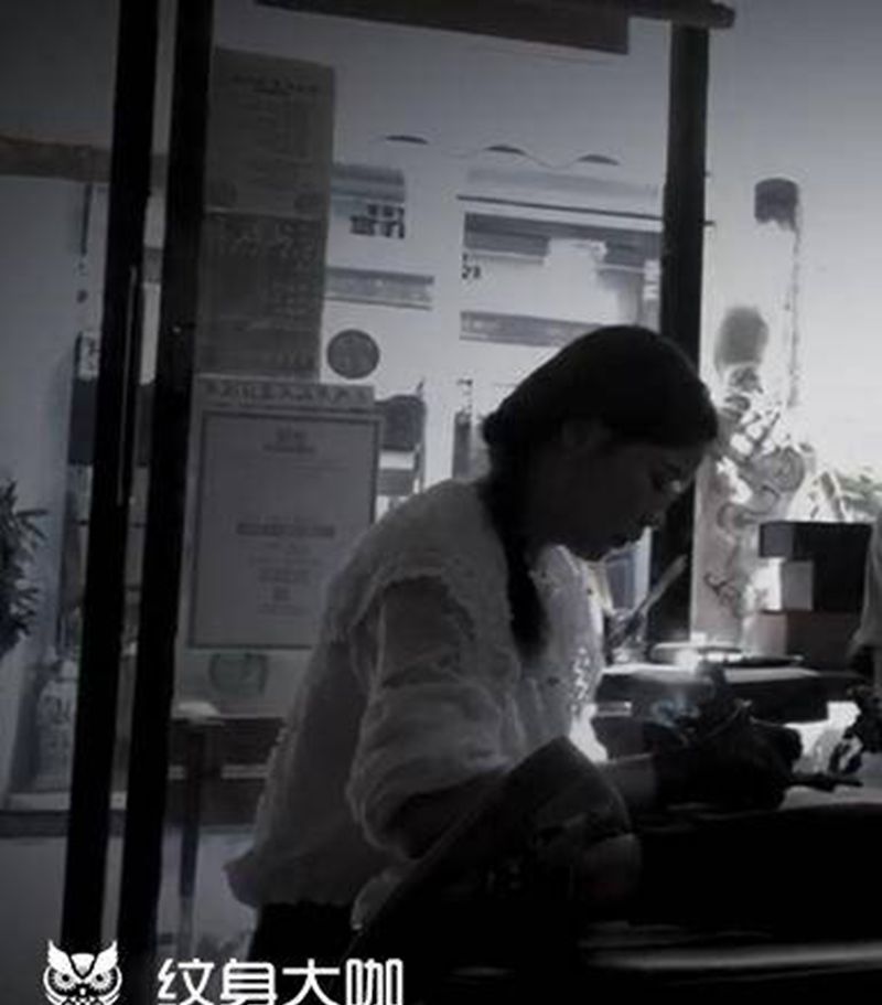 线条修改纹身图片_腿部新传统纹身图案