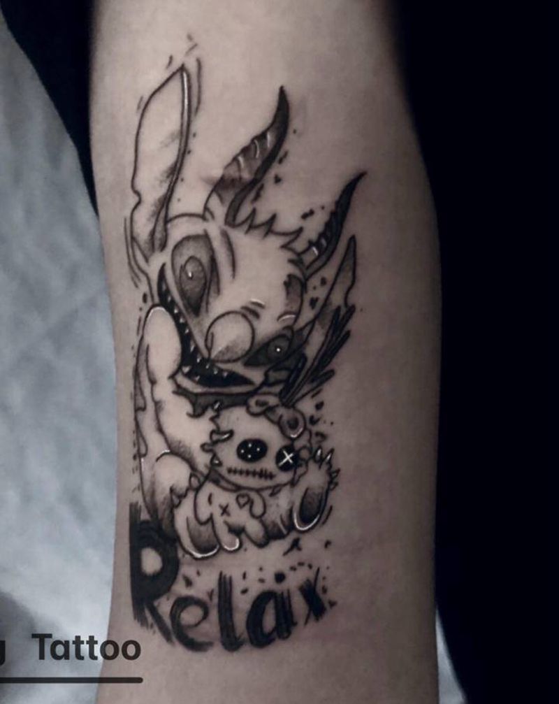 史迪仔 暗黑纹身纹身图片_手部新传统纹身图案