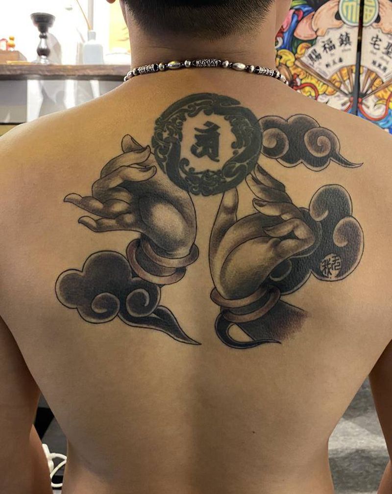 佛手纹身图片_背部新传统纹身图案