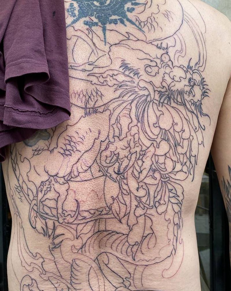 满背线条纹身图片_背部新传统纹身图案