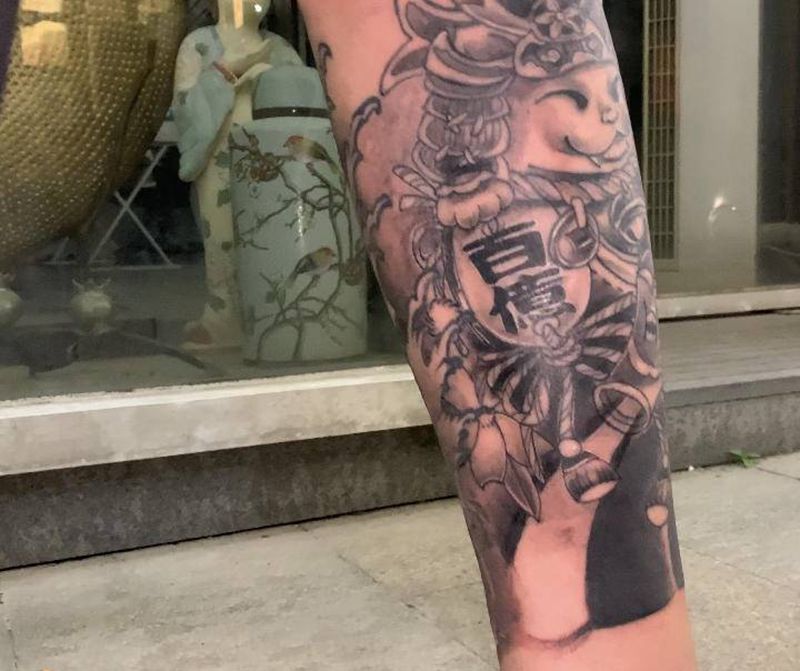 招财猫纹身图片_腿部新传统纹身图案