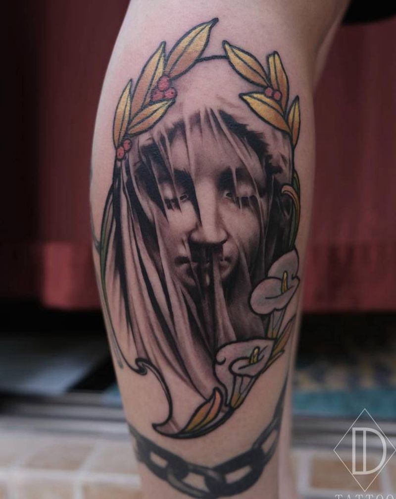 面纱女孩雕塑纹身图片_腿部欧美写实纹身图案