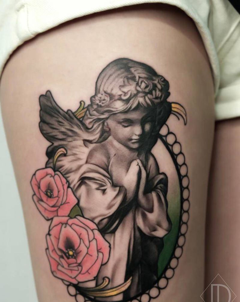 祈祷小天使纹身图片_腿部欧美写实纹身图案