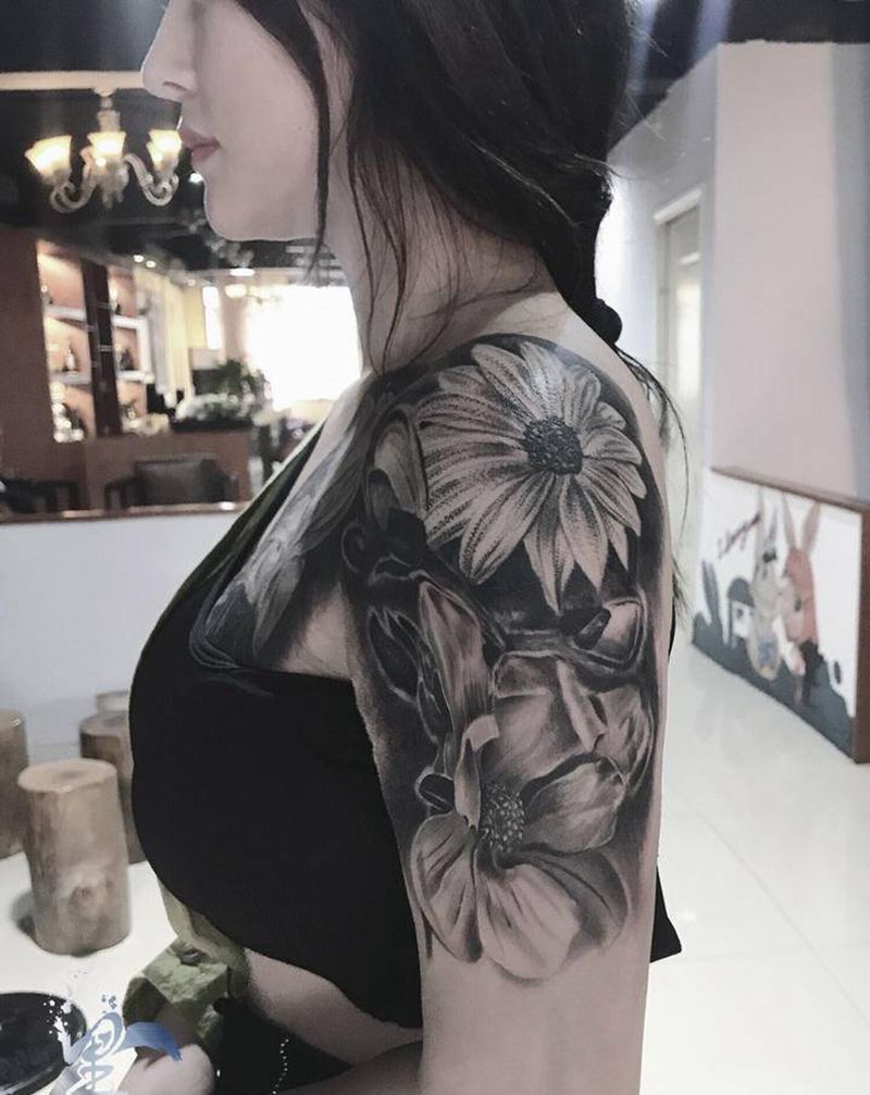 半胛纹身图片_欧美写实纹身图案