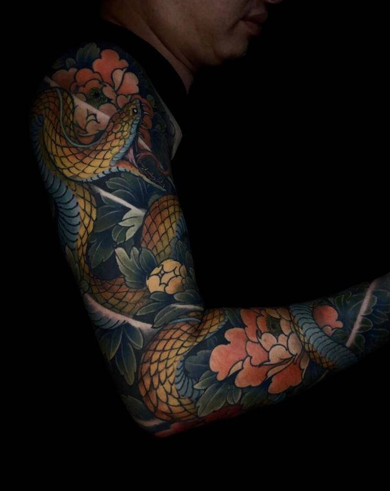 蛇纹身图片_手臂新传统纹身图案