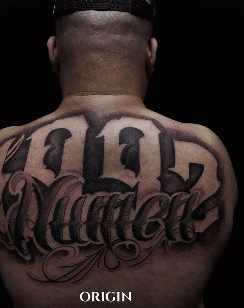 花体字纹身图片_背部花体字纹身图案