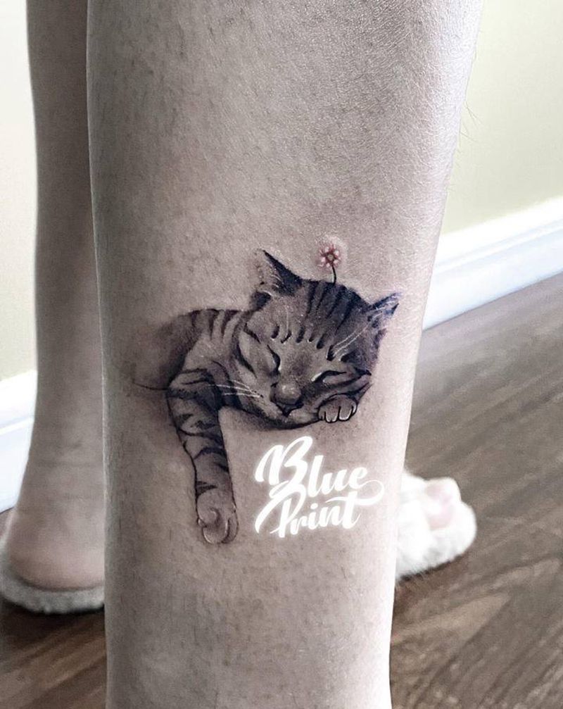 猫咪纹身图片_腿部欧美写实纹身图案