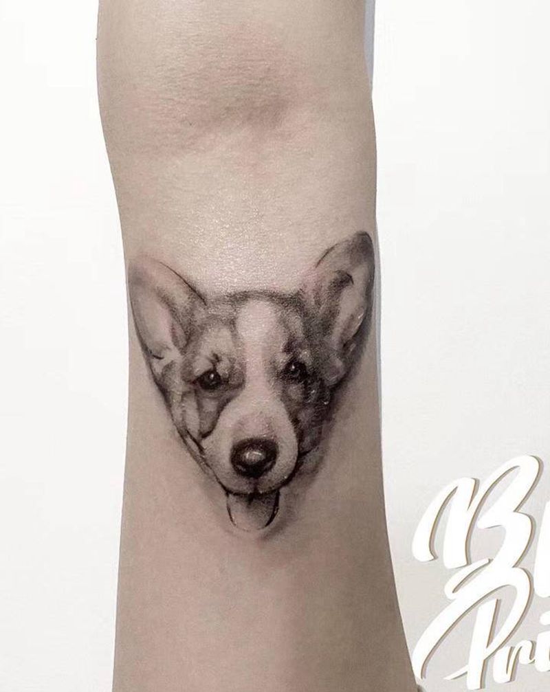 小狗纹身图片_手臂欧美写实纹身图案