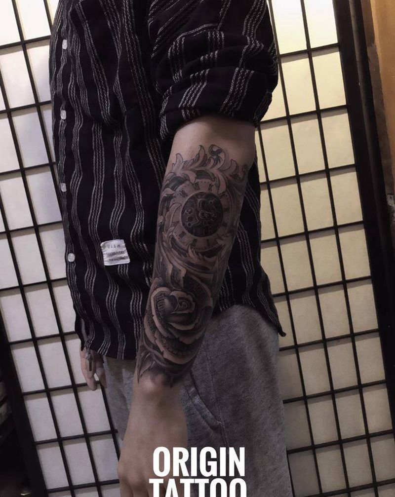 玫瑰，时钟，唐草纹身图片_手臂欧美写实纹身图案