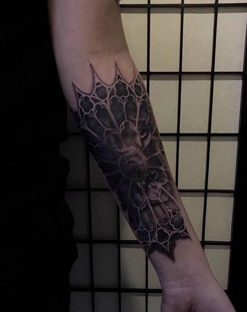 狮子纹身图片_手臂欧美写实纹身图案