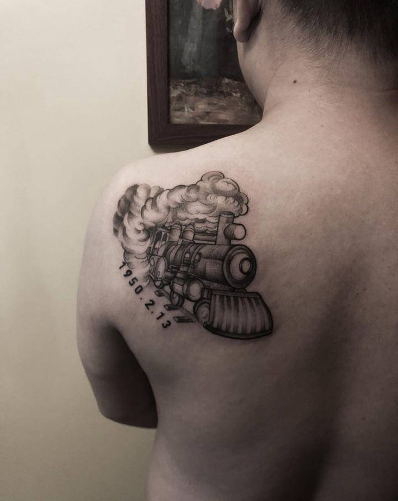 火车头纹身图片_背部欧美写实纹身图案