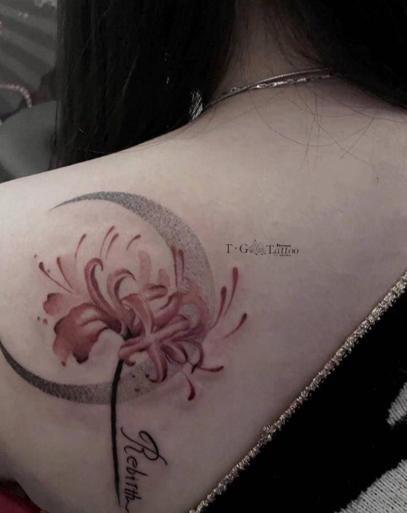 彼岸花纹身 小清新 后背纹身图片_水彩纹身图案