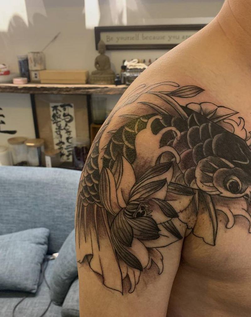 遮胎记纹身图片_手臂肩部新传统老传统鱼纹身图案