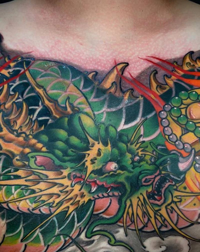 花胸龙纹身图片_胸部纹身图案