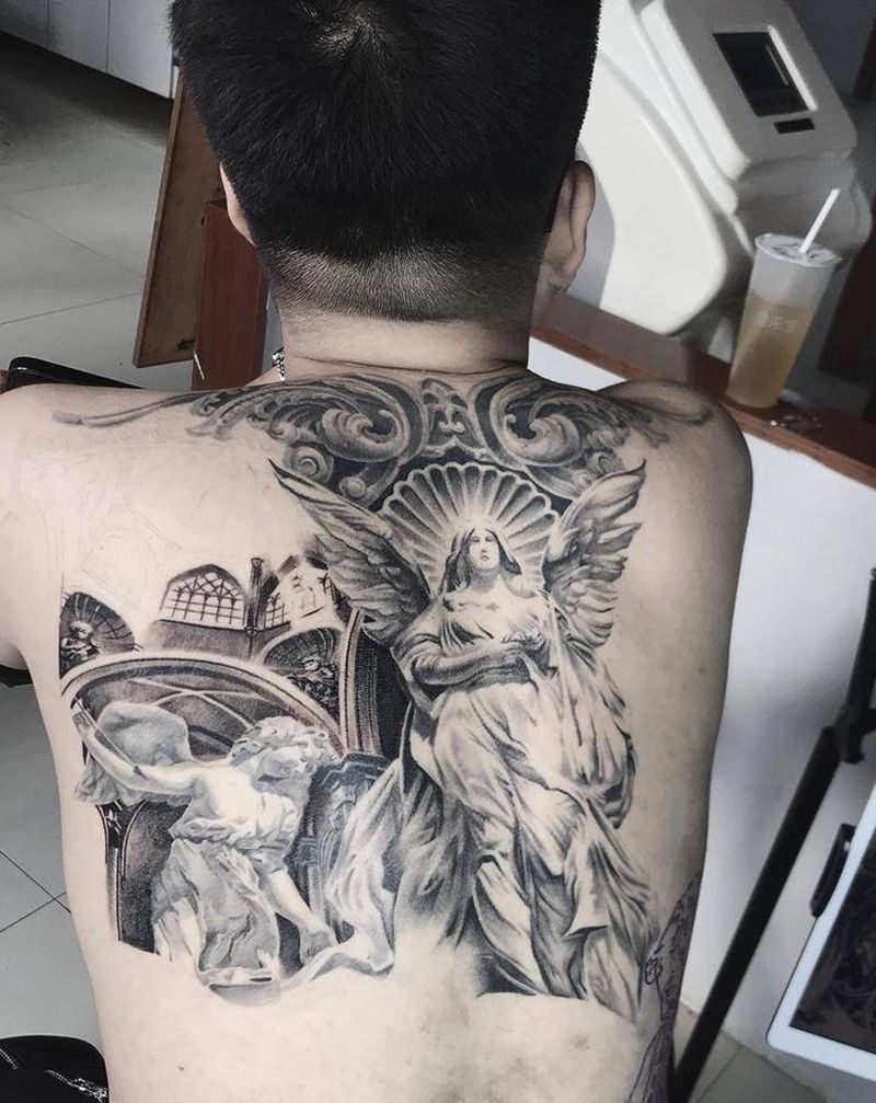 写实风格纹身图片_背部欧美写实纹身图案