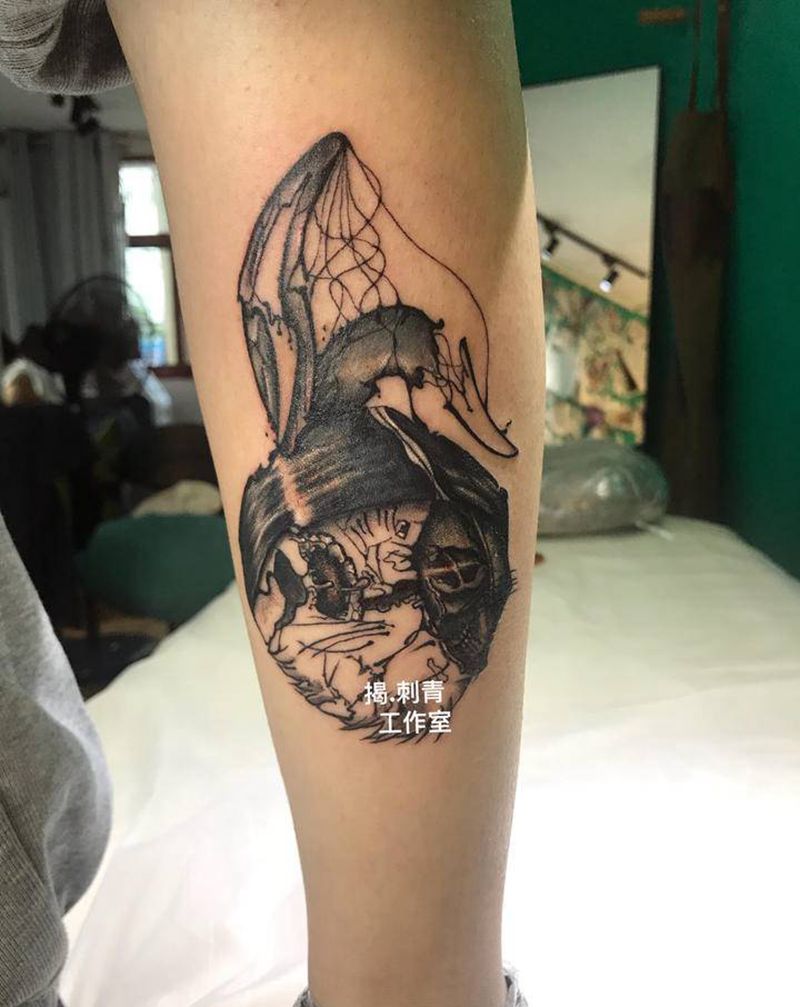 遮盖胎记暗黑风格猫咪纹身图片_腿部点刺纹身图案