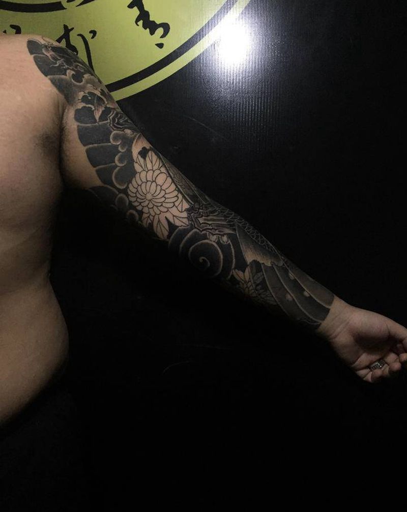 花臂鱼纹身图片_手臂老传统纹身图案