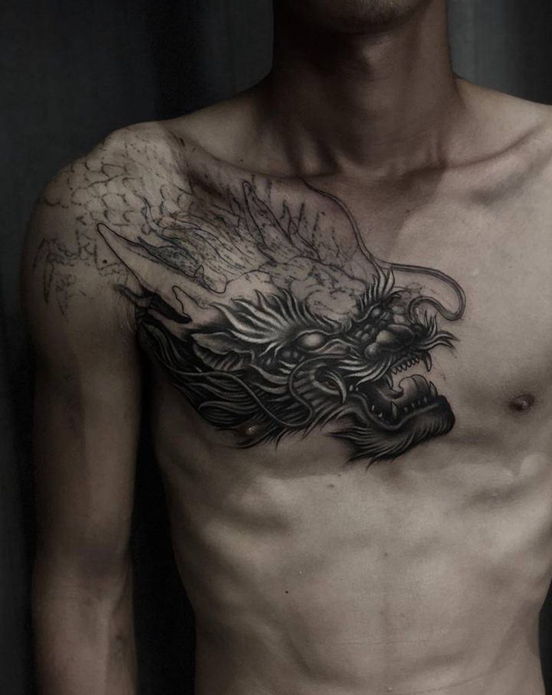 大龙遮盖小龙纹身图片_胸部龙纹身图案