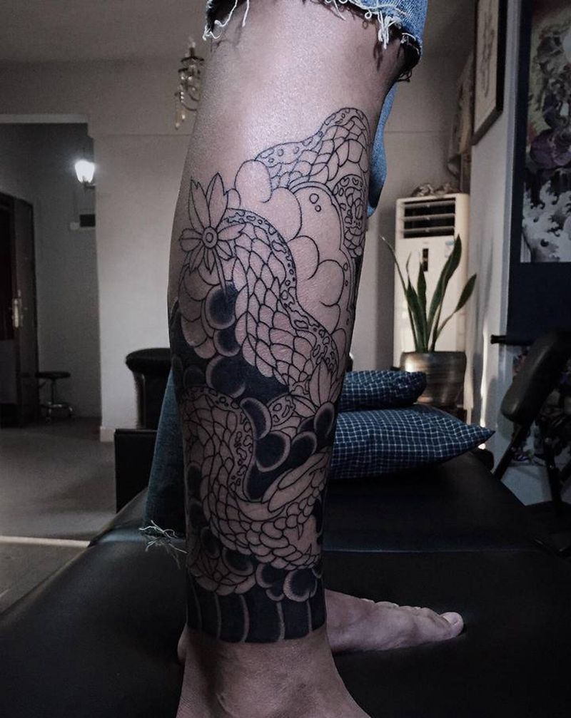 蛇 般若纹身图片_腿部老传统纹身图案