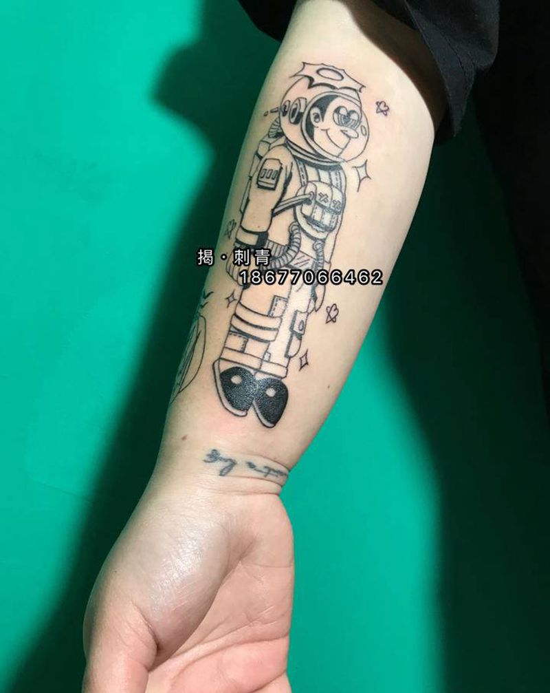 欧美花臂拼接纹身图片_欧美写实纹身图案