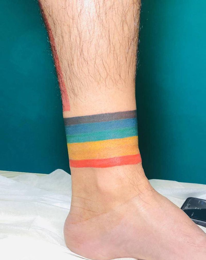 彩虹脚环纹身图片_脚部水彩纹身图案