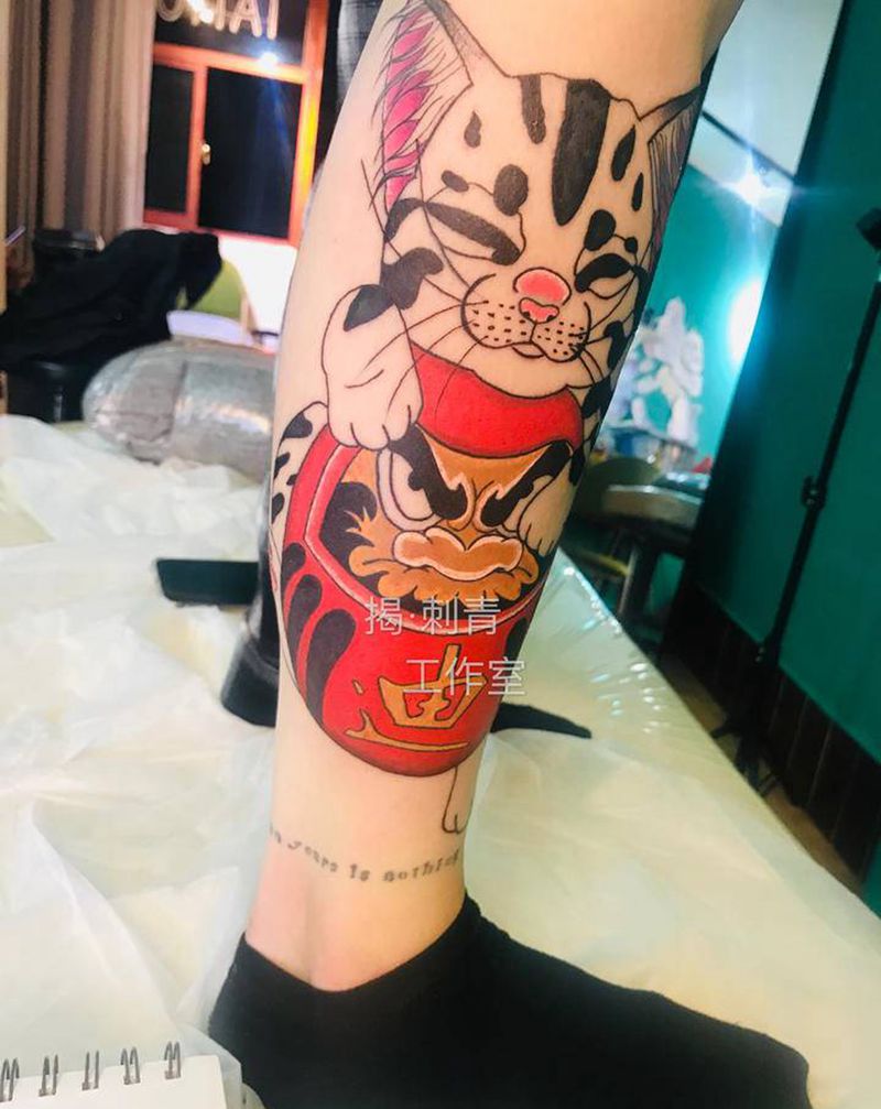 猫咪纹身图片_腿部水彩纹身图案