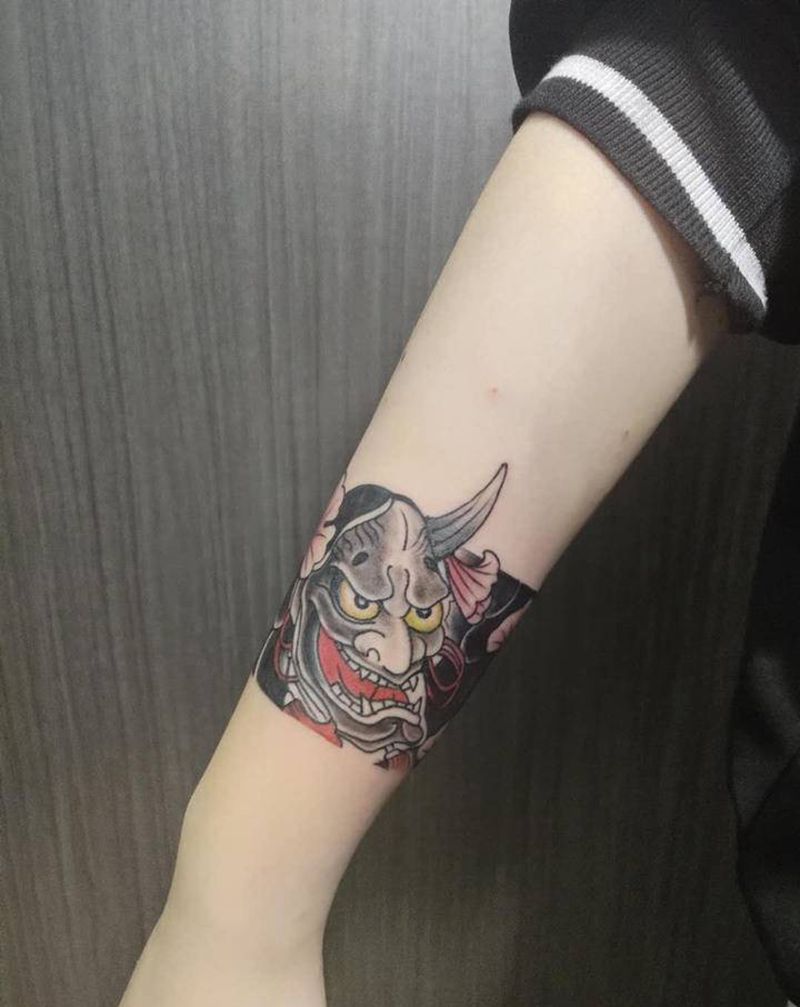 般若臂环纹身图片_手臂老传统般若    臂环纹身图案