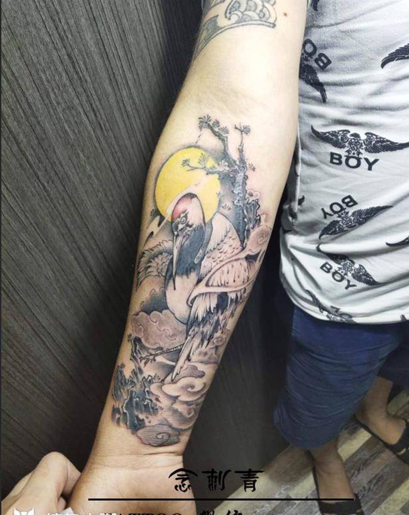 仙鹤遮盖伤疤纹身图片_新传统纹身图案