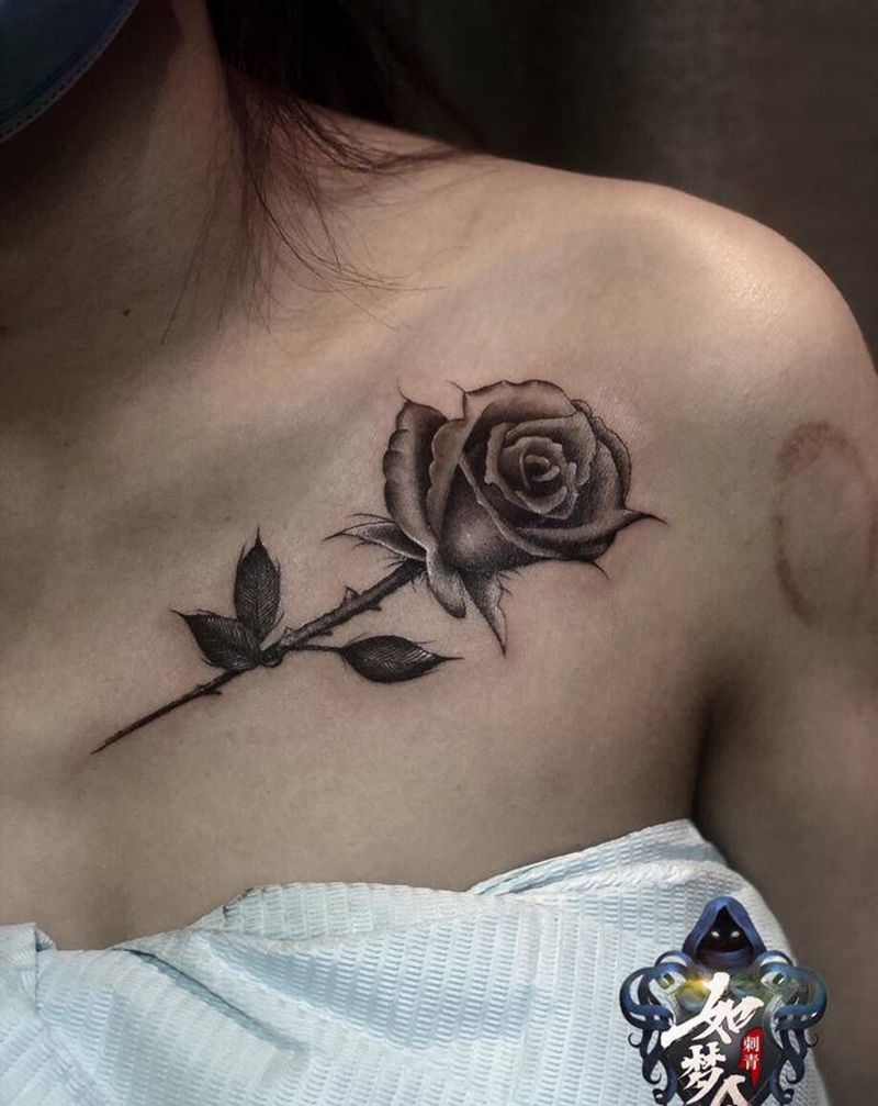 玫瑰花纹身图片_胸部纹身图案