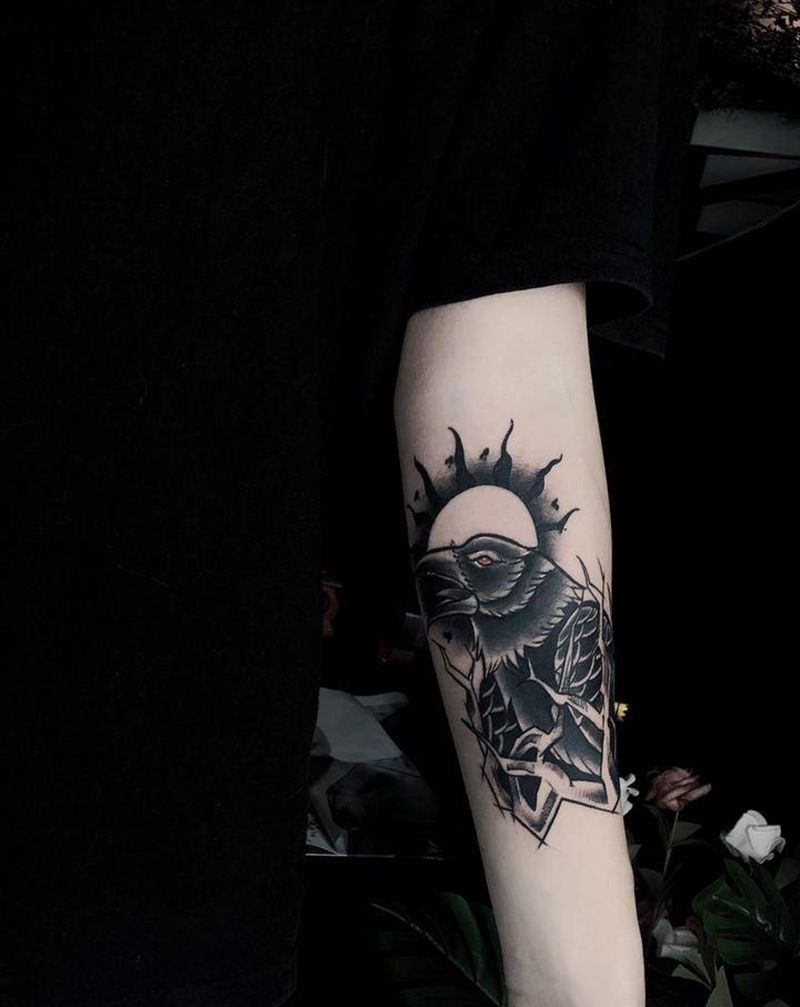 乌鸦纹身图片_手臂Old School纹身图案