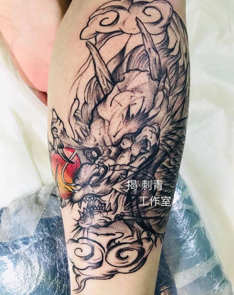 小腿龙纹身图片_腿部水彩纹身图案
