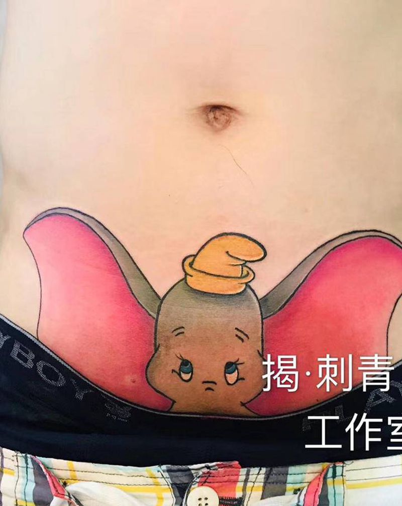 大象纹身图片_臀部水彩纹身图案