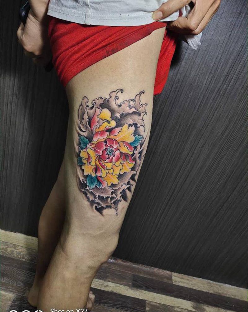 牡丹纹身图片_腿部新传统纹身图案