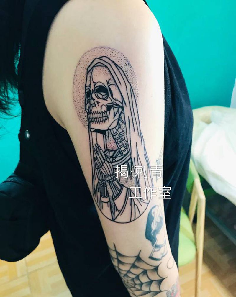欧美骷颅头纹身图片_手臂点刺New School纹身图案