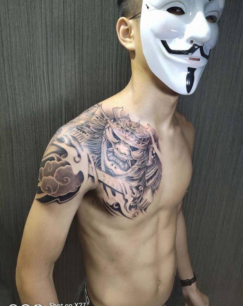 鬼武士披肩纹身图片_胸部新传统纹身图案