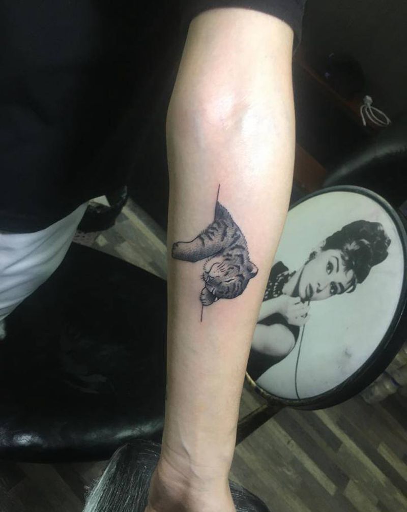 小老虎纹身图片_手臂纹身图案
