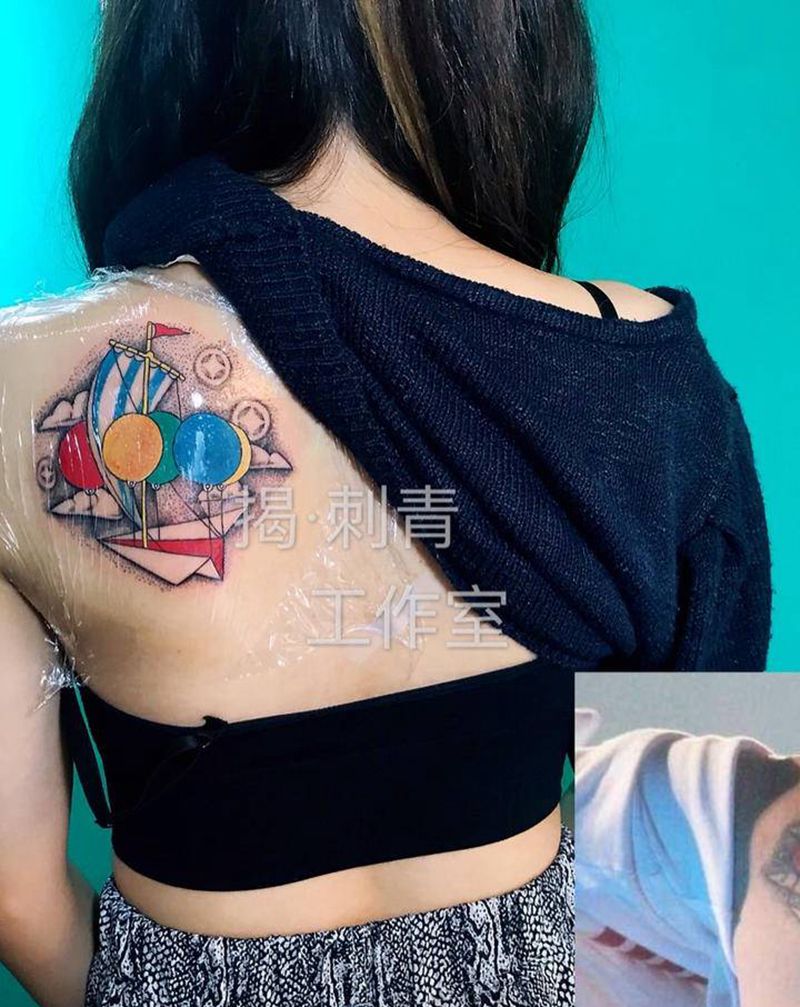 明星同款纹身图片_背部水彩纹身图案