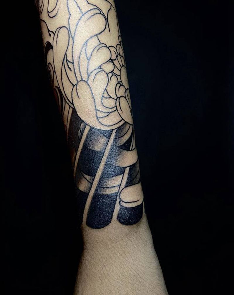 达摩与菊花纹身图片_手臂手部老传统纹身图案