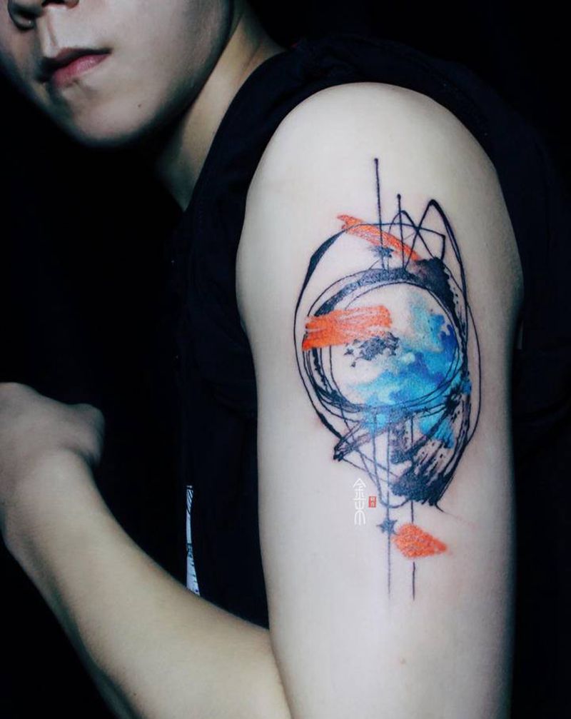 水彩泼墨作品纹身图片_手臂水彩水墨撞色蓝色地球纹身图案