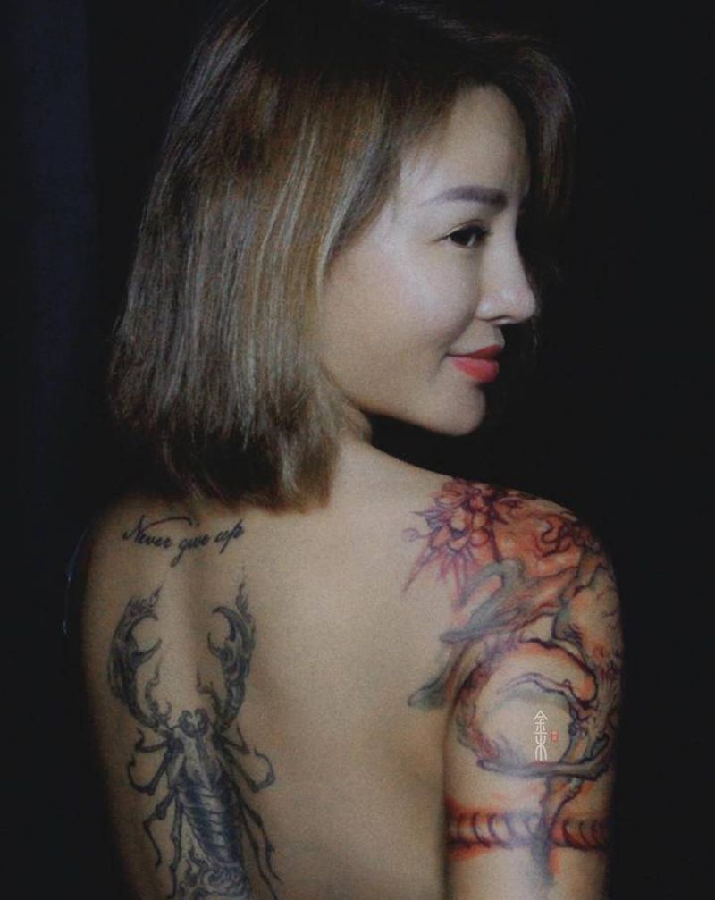 手绘龙纹身图片_手臂肩部新传统龙彩色遮盖纹身图案