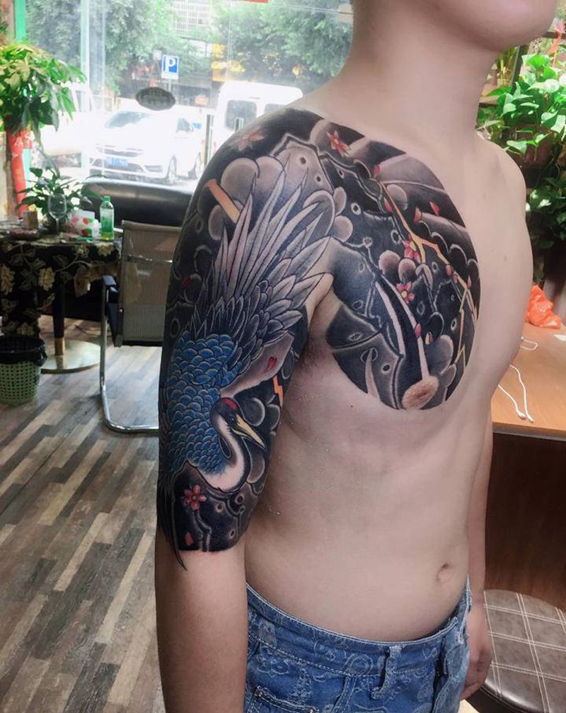 半甲遮盖修改纹身图片_手臂胸部纹身图案