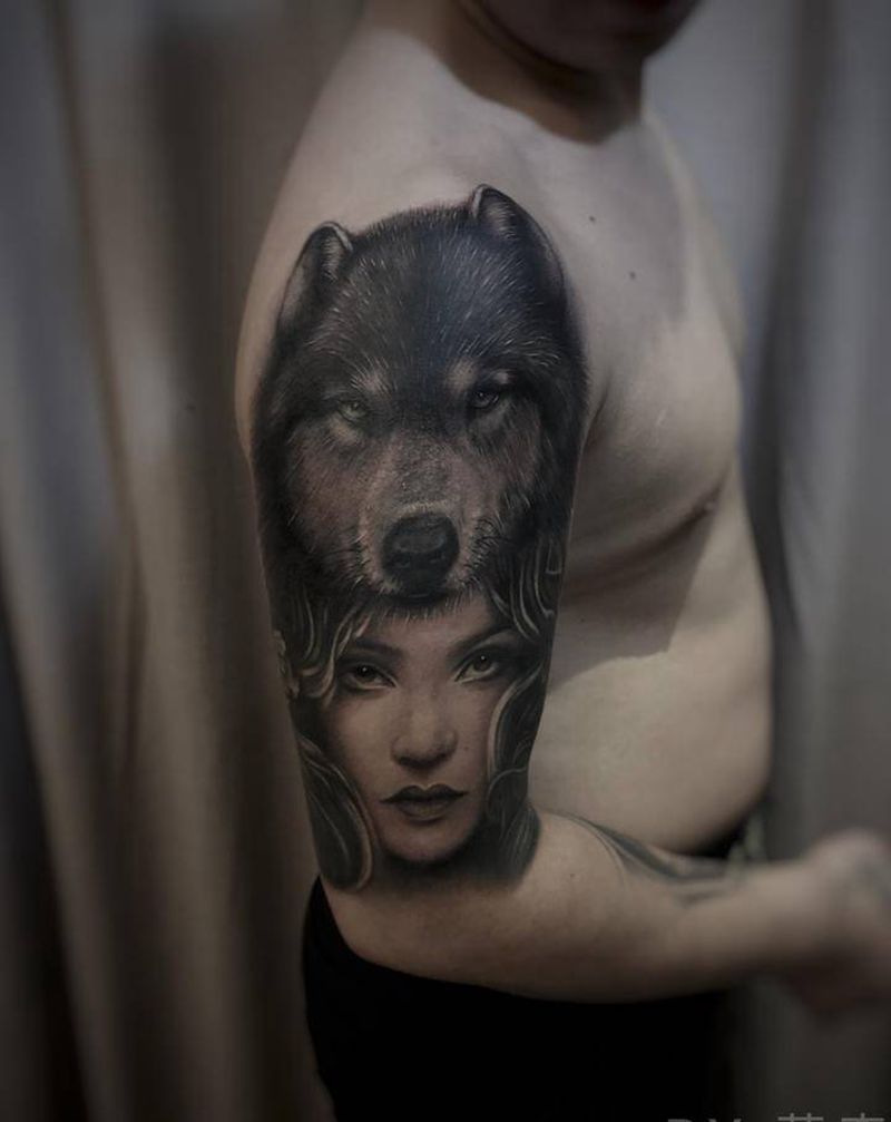 欧美风纹身图片_手臂欧美写实狼 -人物纹身图案