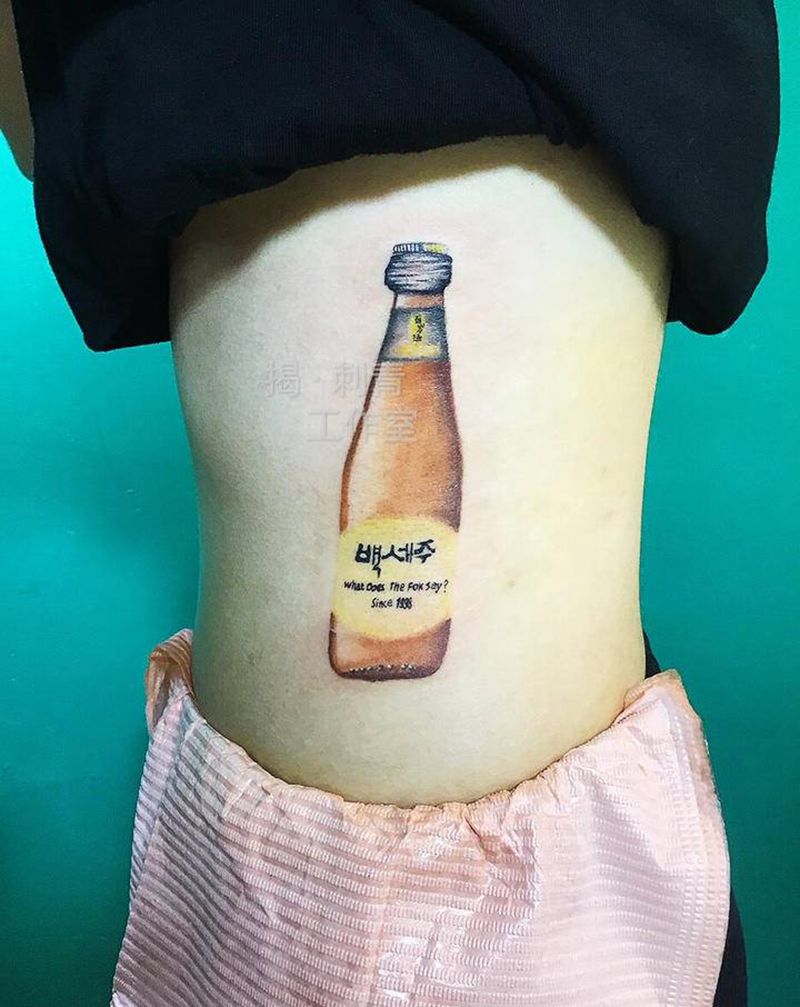 酒瓶纹身图片_腹部水彩纹身图案