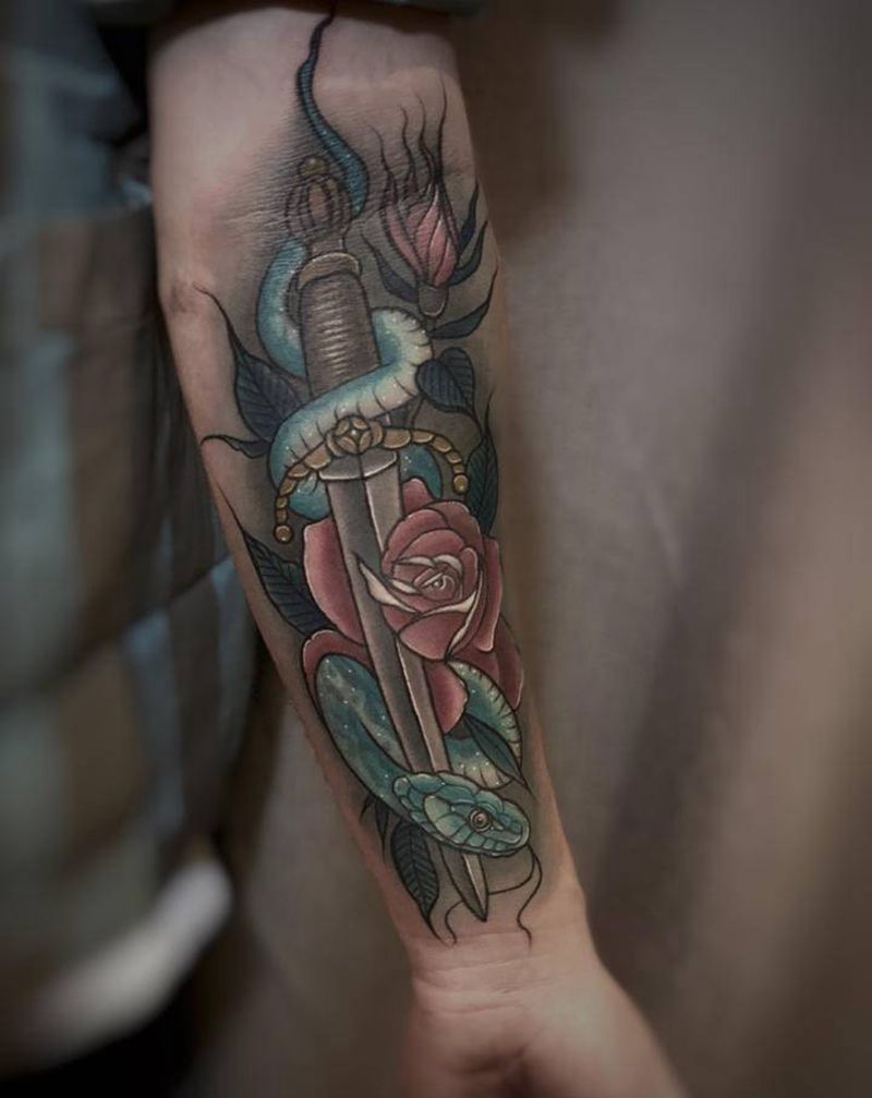 修改纹身图片_手臂New School蛇 玫瑰 刀纹身图案