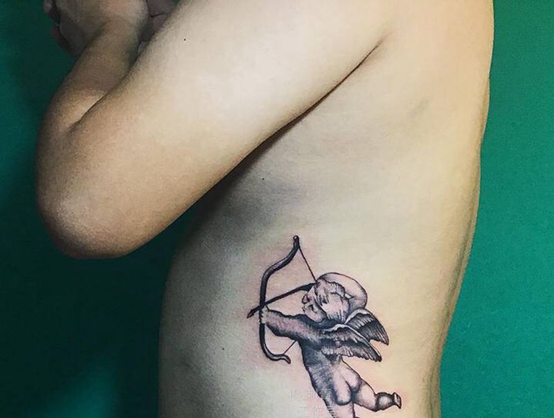丘比特纹身图片_腹部欧美写实纹身图案